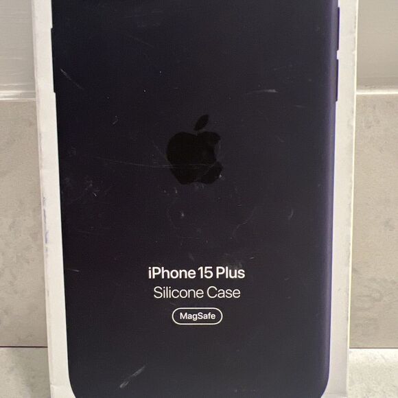 Apple Silicone‎ Case for MagSafe for Apple iPhone 15 Plus - Black - Picture 3 of 4